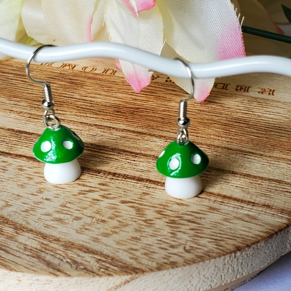 Lot of 5 Fashionable Dangle Earrings (5) - Picture 2 of 10